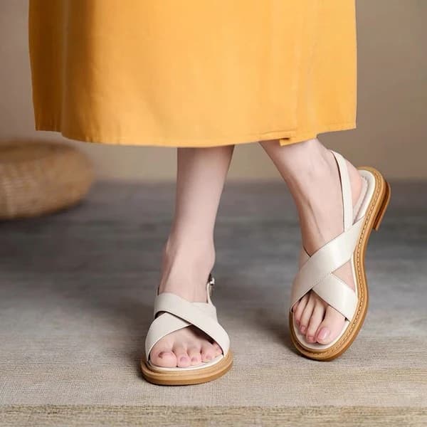 Phối Đồ Với Giày Sandal Nữ 2024: 6+ Cách Hiện Đại Và Phong Cách