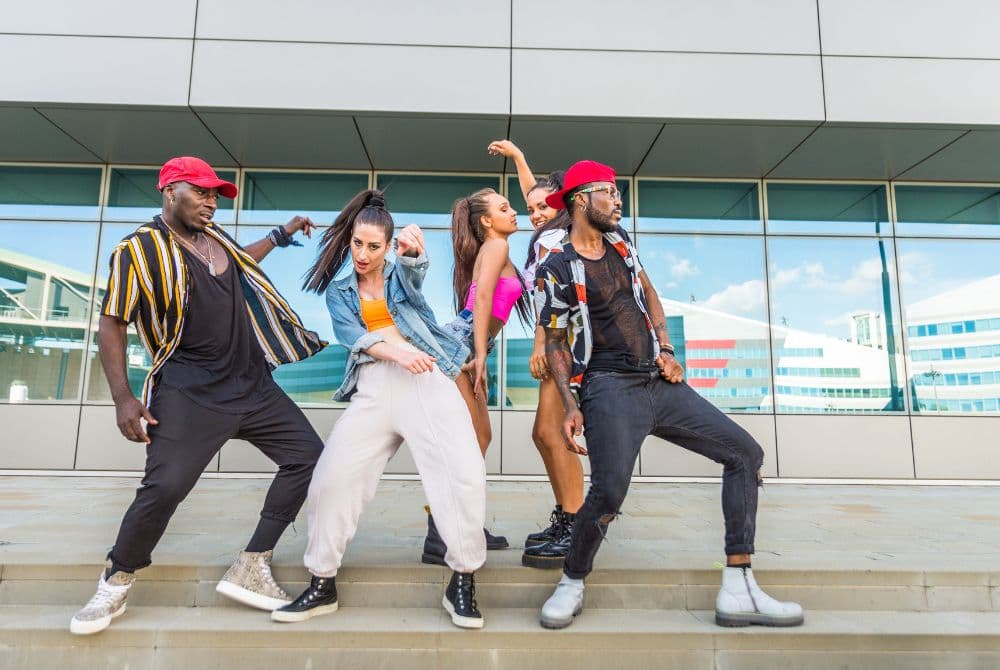 Phong Cách HipHop: Độc Đáo và Sáng Tạo Trong Thời Trang Đường Phố