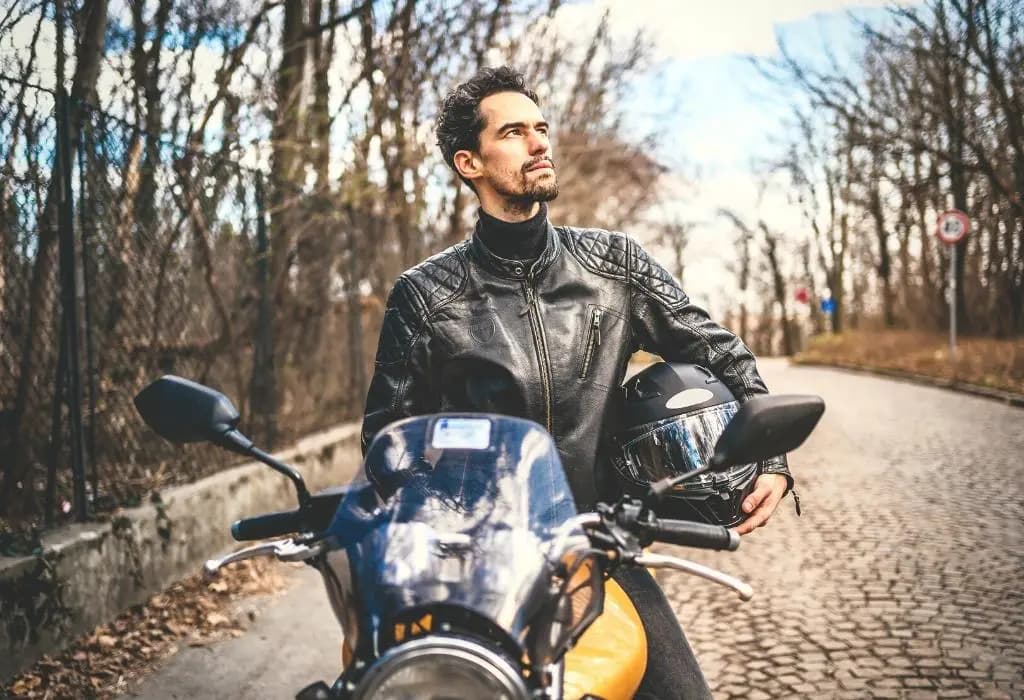 Cách phối đồ với áo khoác da nam đẹp theo độ tuổi