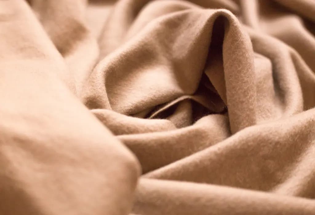 Cách thắt khăn quàng cổ len nam đẹp và phong cách