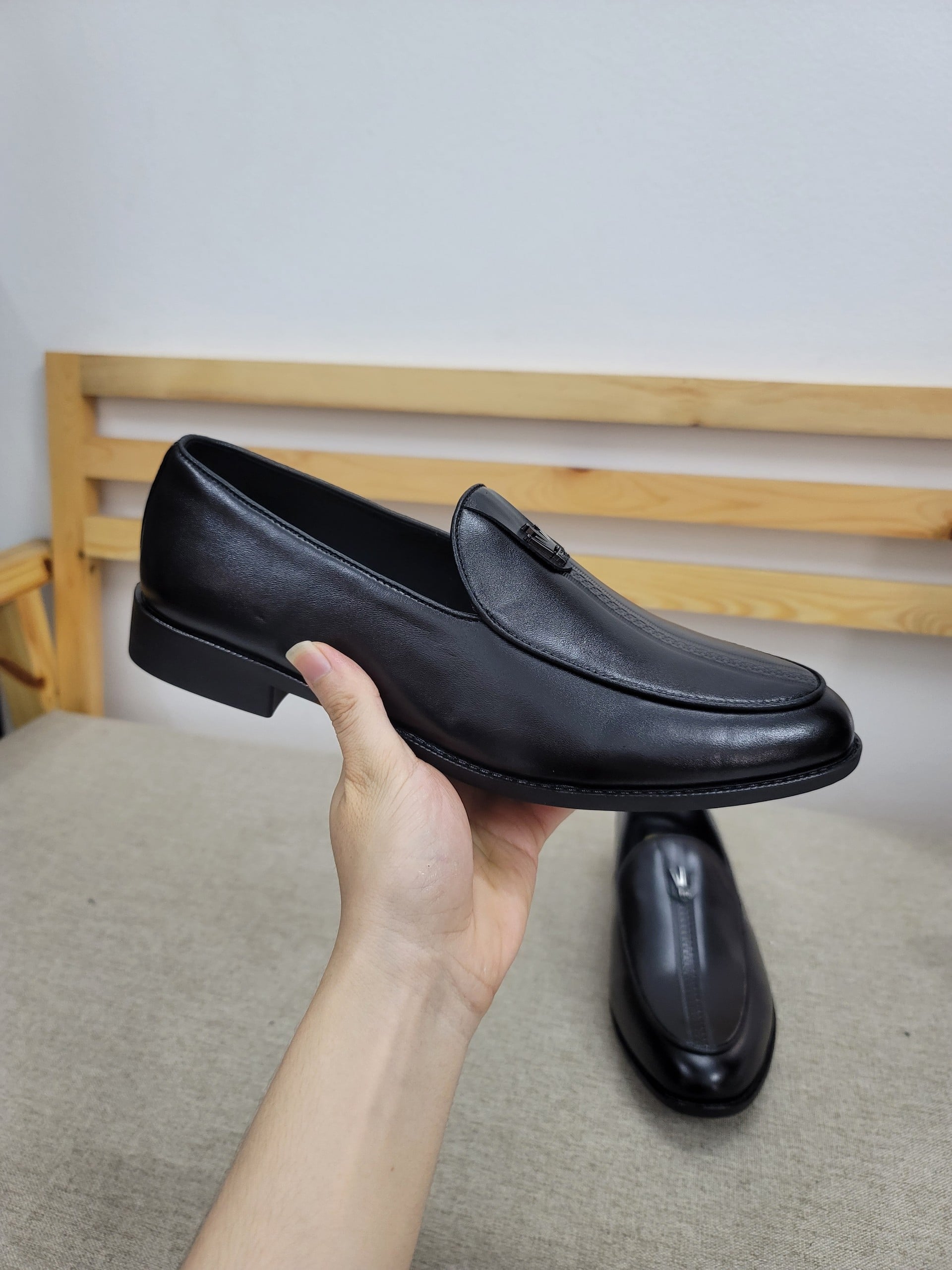 CS29 - Giày lười da đen cổ điển ảnh 3