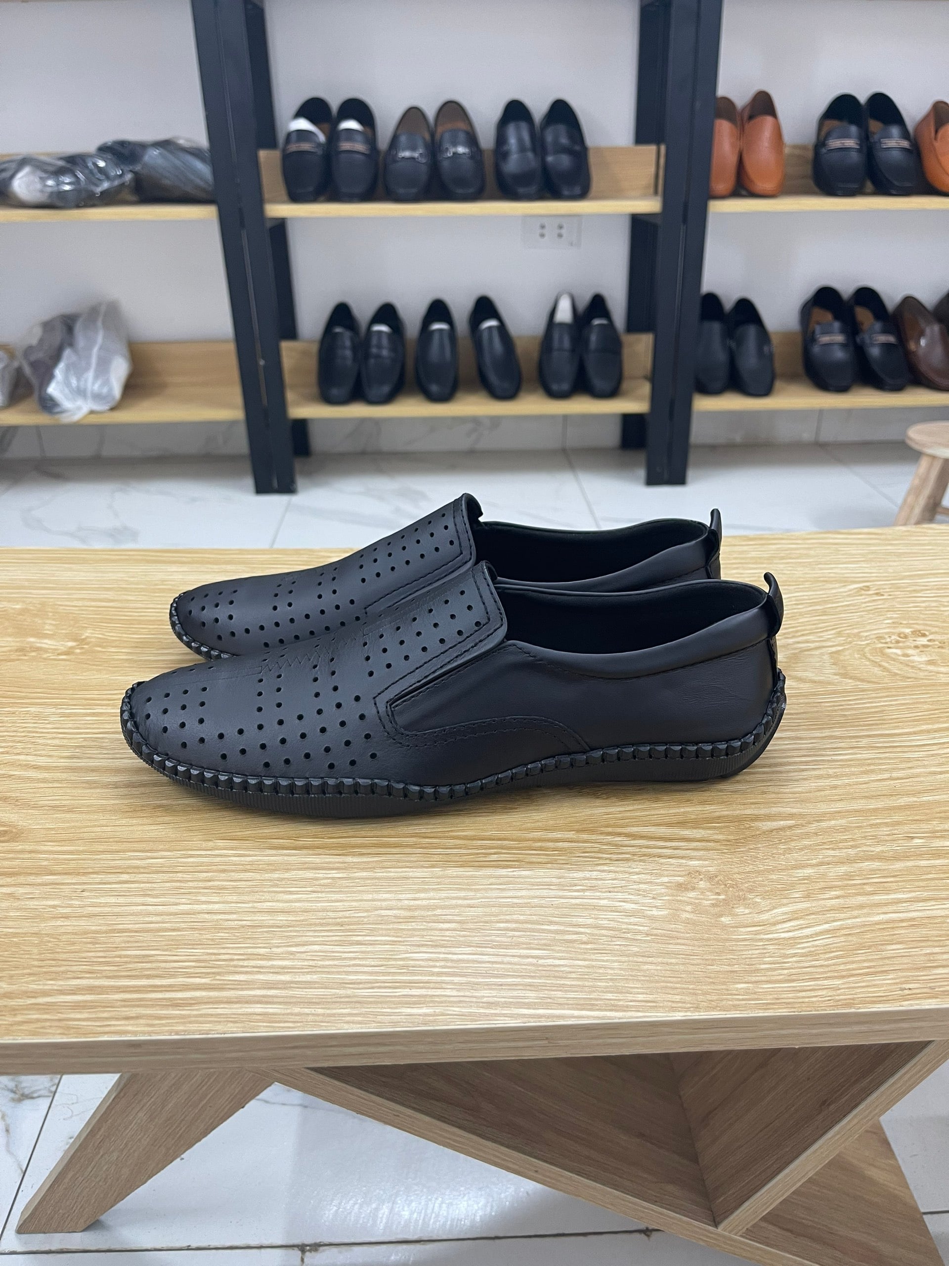 L114 - Giày Lười Đục Lỗ ảnh 2