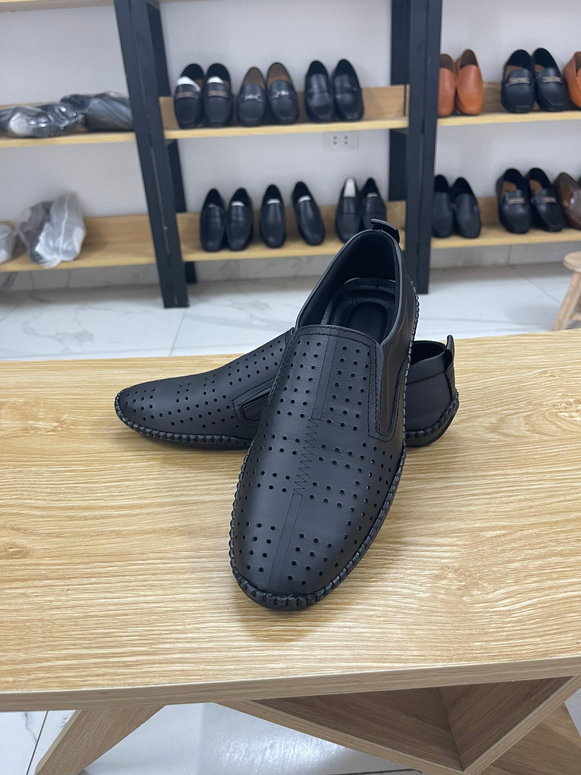L114 - Giày Lười Đục Lỗ ảnh 3