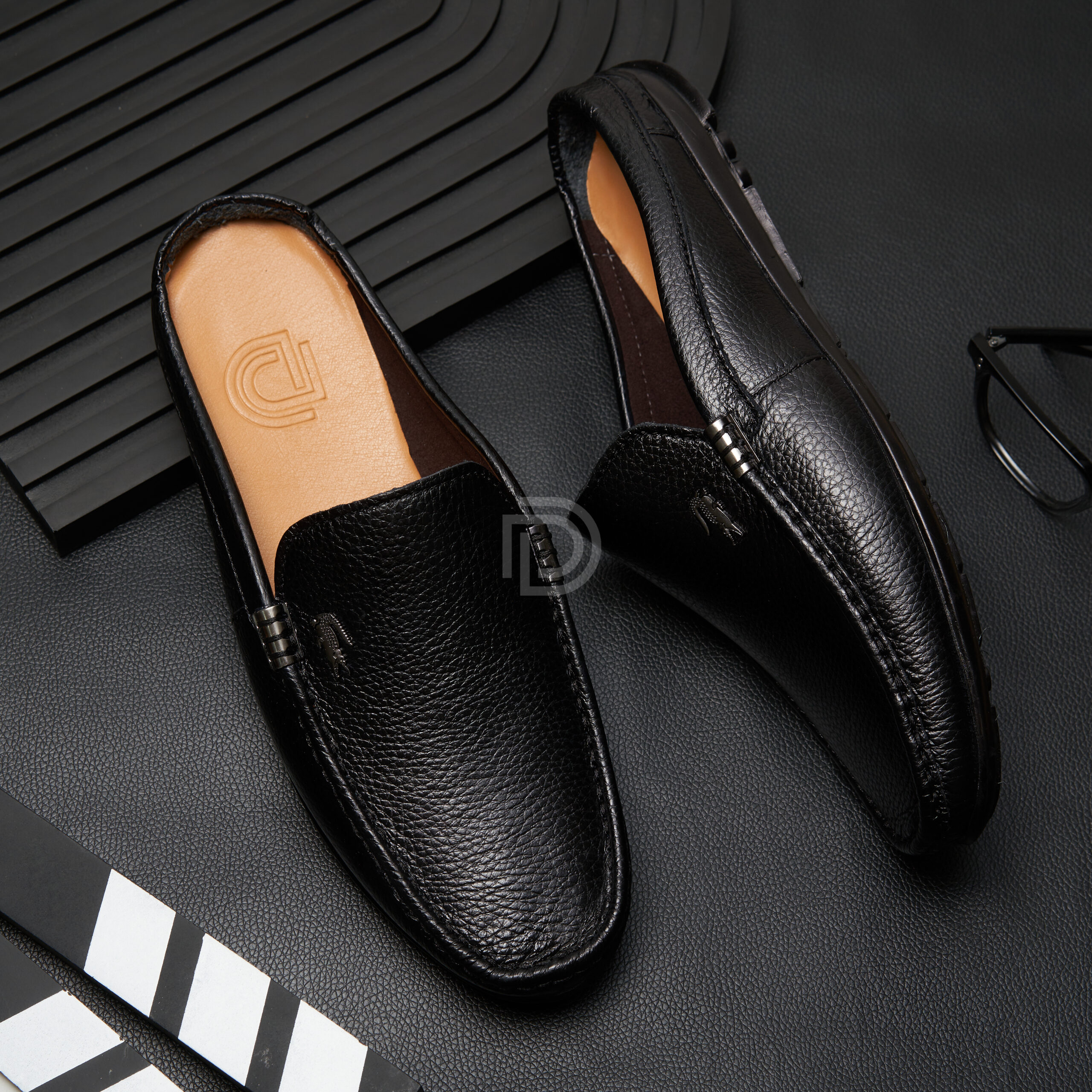 Cách phối đồ với giày sục nam sành điệu cho phái mạnh | Thương hiệu đồ da  thiết kế cao cấp WT Leather