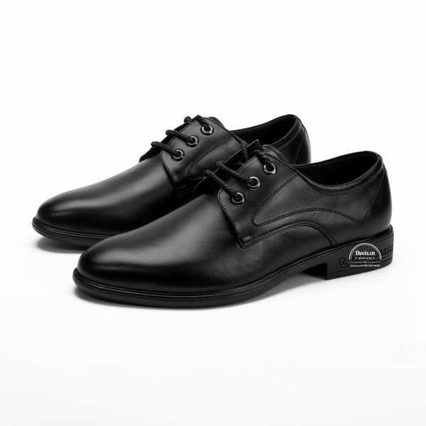 Giày Da Công Sở CS21 mẫu giày giày công sở màu đen này có thiết kế hiện đại kết hợp sử dụng kiểu dáng buộc dây thời trang, dễ kết hợp với những bộ vest sang trọng