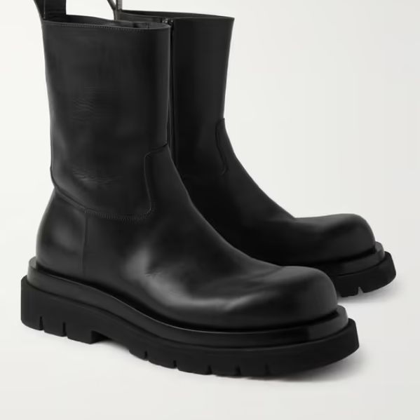 Kiểu giày Chelsea Boots cổ cao màu đen cá tính