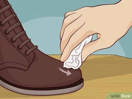 Hướng dẫn bạn cách làm mềm da giày bằng dầu