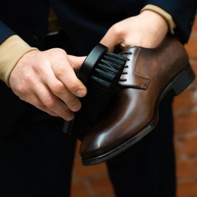 Cách bảo quản đôi giày da nam công sở với 6 bước đơn giản - 2
