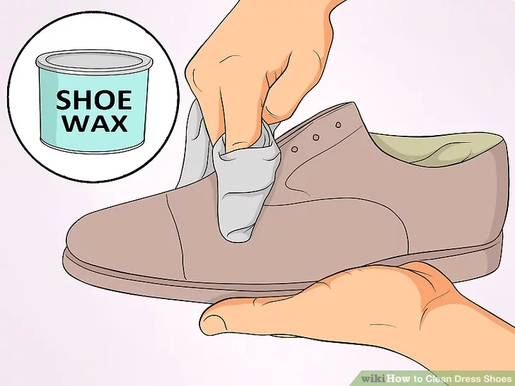 Sử dụng shoe wax để đánh bóng giày (Nguồn: Internet)