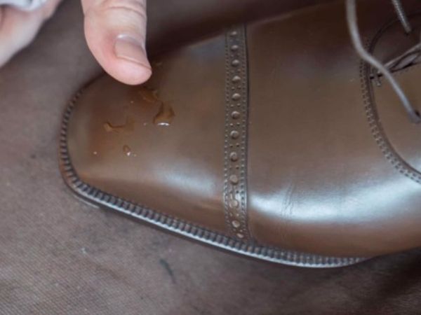 Cách phân biệt giày boot thật và giả