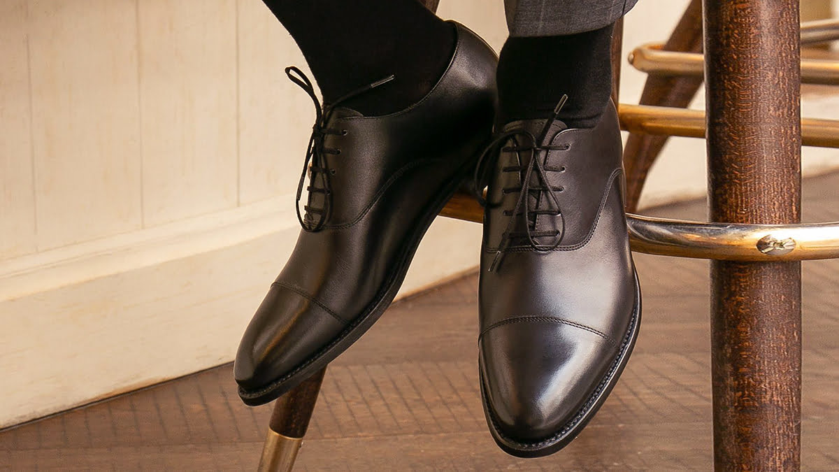 Đôi giày buộc dây đầu tiên ra đời từ những sinh viên trường Oxford