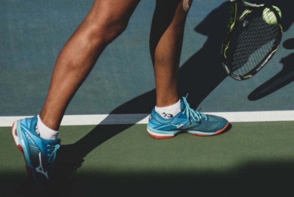 Giày tennis có tương đối nhiều lựa lựa chọn đế mượt, đế nhiều tua phù hợp cho những mặt mũi sân