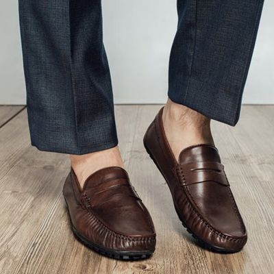 Đôi giày uốn cong theo quả bóng bàn chân của bạn, làm cho chiều dài vòm chân trở thành một phép đo size giày lười nam quan trọng