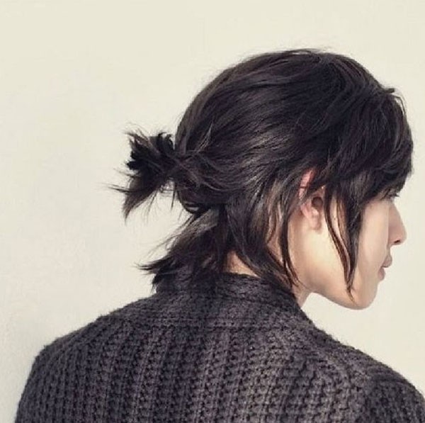 Tóc mullet buộc kiểu tóc này được biết đến từ khi các idol nam sử dụng phổ biến