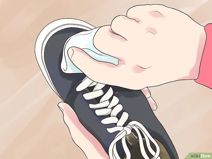Làm sạch giày dép